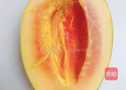 Steamed papaya stuffed with white fruit wine | Breast enlargement and beauty recipe illustration 2