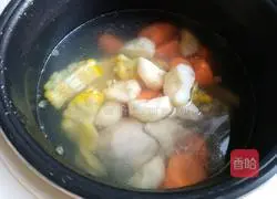 Water chestnut, corn and chicken leg soup recipe 8