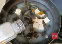 Illustration of how to make kelp and tofu soup 6