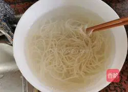 Illustration of Laoganma's noodles recipe 4