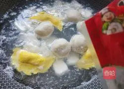 Illustration of how to make fish ball, egg dumpling and rice cake soup 9
