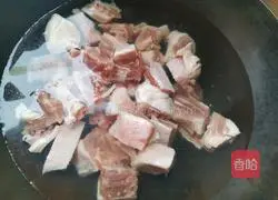 Illustration of how to cook duck legs stewed with potatoes 2