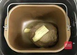 Illustration of how to make banana, walnut and rye soft oatmeal 3