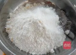 Illustration of how to make black rice noodles steamed buns 1