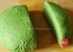 Illustration of making spinach raw noodles 5