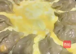 Illustration of how to make poached egg dumplings 9