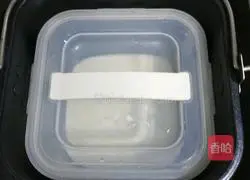 Illustration of how to make yogurt rainbow cup 7