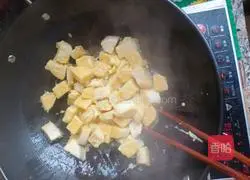 Illustration of how to make diced egg steamed buns (commonly known as fried egg steamed buns) 6