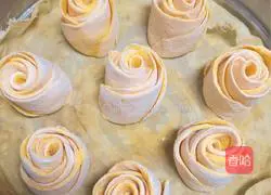 Illustration of how to make pumpkin rose rolls 3