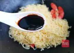 Illustration of how to make delicious fried instant noodles 9