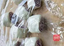 Illustration of how to make purple sweet potato rolls 9