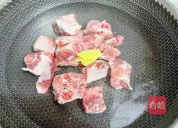 Illustration of making sauce-flavored pork ribs 3