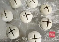 Illustration of how to make two-color steamed buns with pineapple fillings 6