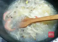 Illustration of how to make three fresh tofu soup 8