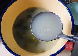 Illustration of how to make celery pulp water surface 1