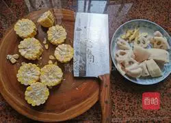 Corn, lotus root and pork ribs soup recipe 2
