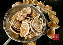 Illustration of how to make snack cat ears 13