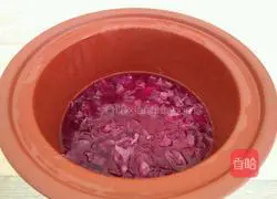 Illustration of how to make purple sweet potato, white fungus and lily soup 11