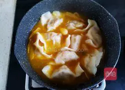 Illustration of making sour soup dumplings 14