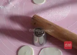 Illustration of how to make Jingle Cat Buns 3