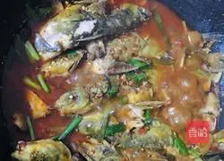 Illustration of how to cook yellow and spicy diced dices 5