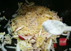Illustration of how to make fried cabbage and cheese ramen 11