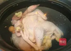 Illustration of how to make chicken soup with colorful mushrooms 6