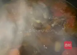 Illustration of how to make mushroom, tomato and egg noodles 7