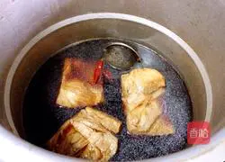 Illustration of braised pork belly 12