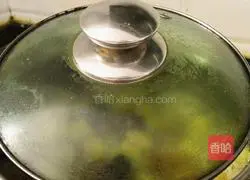 Illustration of how to make apple, snow pear and white fungus soup 10