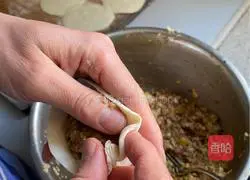 Illustration of how to make pork and mushroom buns 10