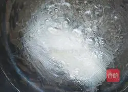 Illustration of how to make garlic vermicelli clams 2