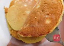 Illustration of how to make banana waffles 10