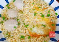 Illustration of how to make instant noodles with egg and meatballs 7