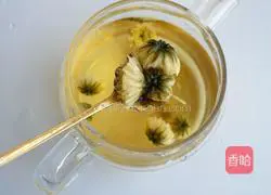 Illustration of how to make orange chrysanthemum ice drink 2