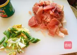 Soybean Sprouts, Celery and Potato Braised Noodles Recipe Illustration 2