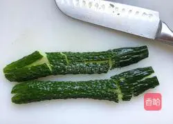 Illustration of how to make spicy and sour appetizer cucumbers 3