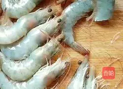 Illustration of how to make fried pasta with garlic and shrimp oil 1