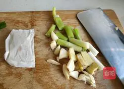 Illustration of how to make braised chicken legs with Agaricus blazei, tea tree mushrooms 6