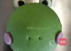 Illustration of how to make a fat frog with a long tongue 10