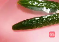 Illustration of how to make cucumber and shrimp 2