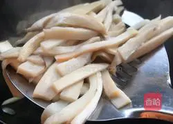 Stir-fried shredded pork with king oyster mushrooms Illustration of how to do it 9