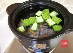 Bitter Melon Chicken Feet and Pork Ribs Soup Recipe Illustration 4