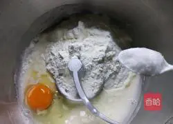 Illustration of how to make scallion oil scissor noodles 4