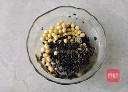 Illustration of how to make black rice soy milk 2