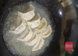 Fried dumplings (pot stickers)--super beautiful and zero-failure recipe illustration 2