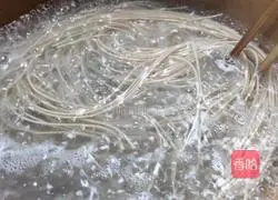 Illustration of how to make noodles with frozen tofu sauce 7