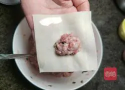 Illustration of how to make breakfast handbags 5