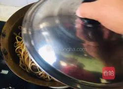 Illustration of braised pork ribs and noodles 17