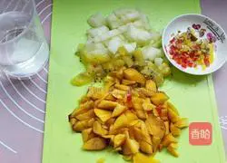 Illustration of how to make freshly squeezed fruit drinks 1